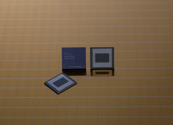 SK하이닉스가 양산하는 18GB LPDDR5 모바일 D램 (사진=SK하이닉스)