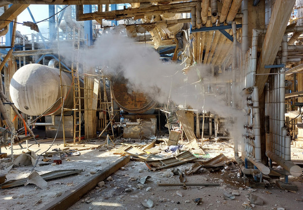 11일 오전 전남 여수 국가산업단지 내 화학물질 제조업체에서 폭발 사고가 나 노동자 4명이 숨지고 4명이 다쳤다. (여수소방 제공)