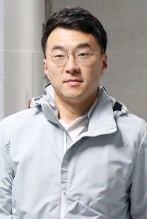 김남국 더불어민주당 의원이 14일 서울 여의도 국회 의원회관 사무실로 들어가고 있다. 이날 김남국 의원은 탈당한다고 발표했다. [사진=뉴시스]