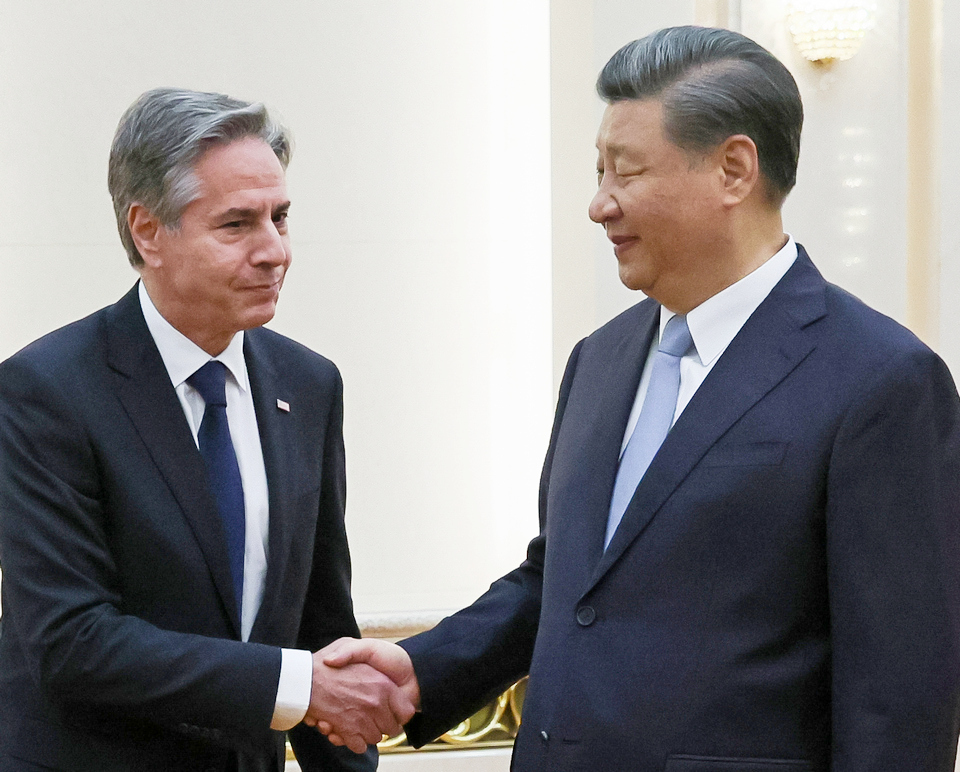 (왼쪽부터)토니 블링컨 미국 국무장관과 시진핑 중국 국가주석이 19일 베이징 인민대회당에서 만났다. [사진=뉴시스]