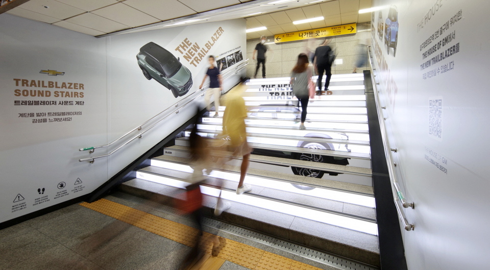 서울지하철 압구정로데오역에 있는 노래하는 계단. [사진=GM]