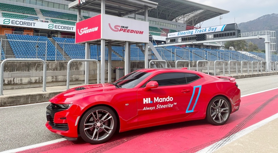 HL만도 최첨단 기술 장착車, 인제 서킷 질주…고객과 첫 만남