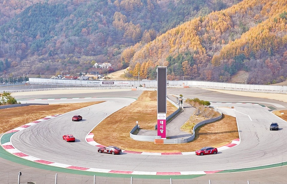 HL만도 최첨단 기술 장착車, 인제 서킷 질주…고객과 첫 만남