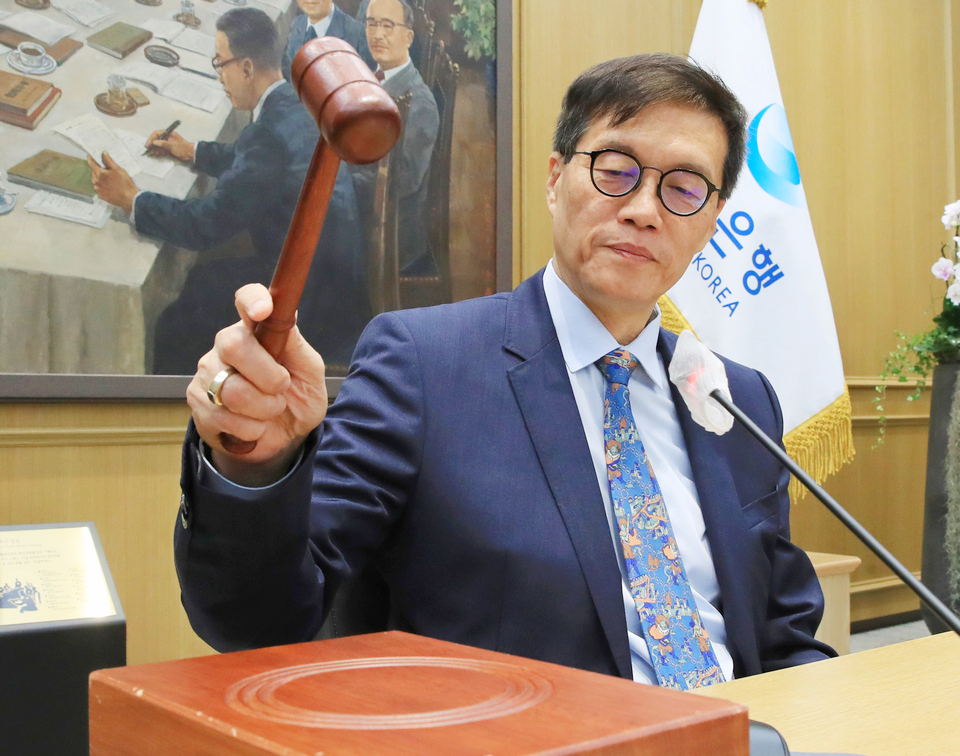 이창용 한국은행 총재가 서울 중구 한국은행에서 열린 금융통화위원회 본회의에서 회의를 주재하고 있다. [사진=뉴시스]