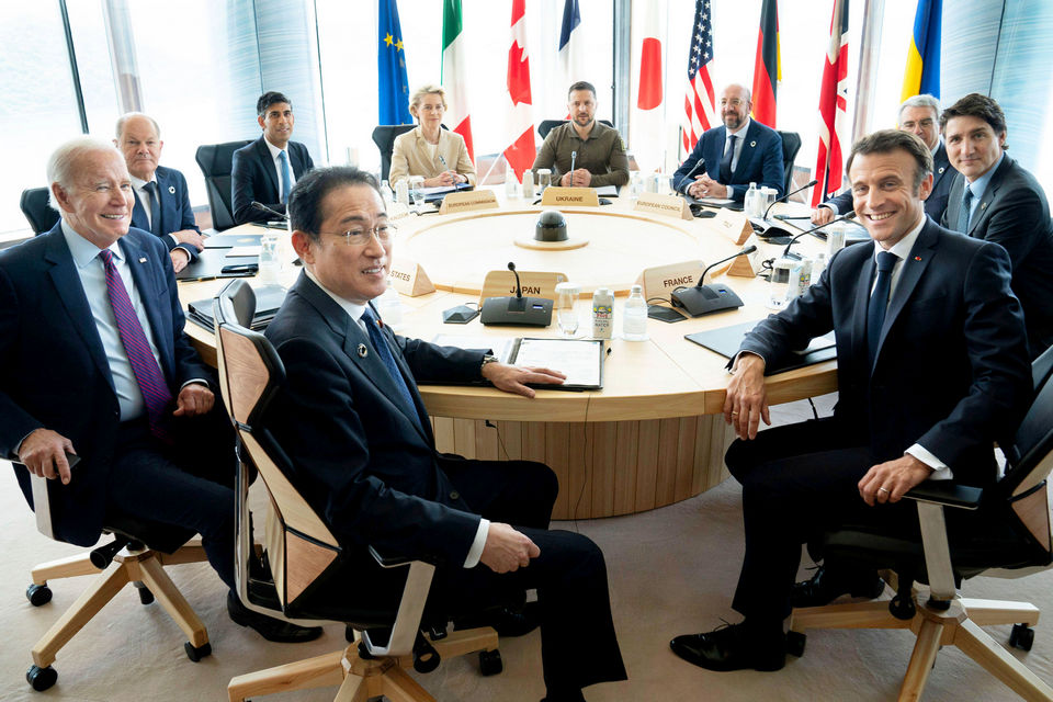 볼로디미르 젤렌스키(가운데) 우크라이나 대통령이 2월 일본 히로시마에서 열린 G7 정상회의에 참석했다. [사진=뉴시스]
