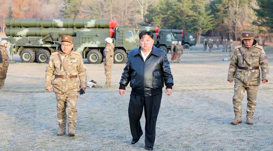 북의 김정은 국무위원장이 초대형방사포 사격훈련을 최근 지도했다. [사진=노동신문 갈무리]