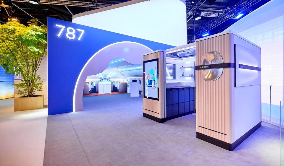 커브드, 대형 OLED 패널을 적용한 스마트 캐빈. [사진=보잉]