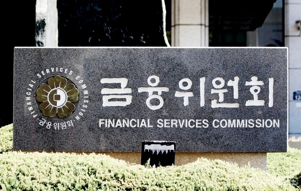 금융위원회가 KB국민은행을 알뜰폰 정식 사업자로 인정하자, 시중 은행이 비금융사업 진출에 나서고 있다. [사진=스페셜경제]