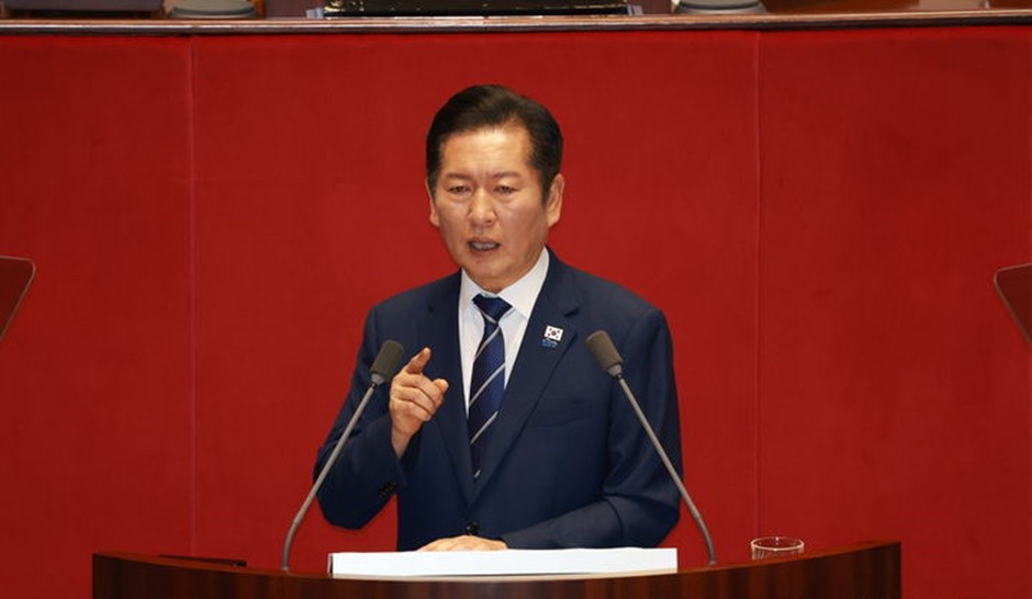 정청래 더불어민주당 대표가 9일 서울 여의도 국회에서 열린 제429회국회(정기회) 제2차 본회의에서 교섭단체 대표연설을 하고 있다. [사진=뉴시스]