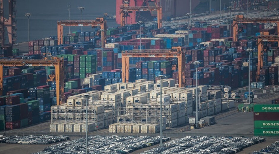 경기 평택항에 컨테이너가 쌓여 있다. [사진=뉴시스]