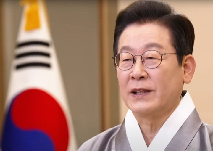  이재명 대통령이 4일 영상 메시지를 통해 추석 명절 인사를 전하고 있다. [사진=KTV 캡처]