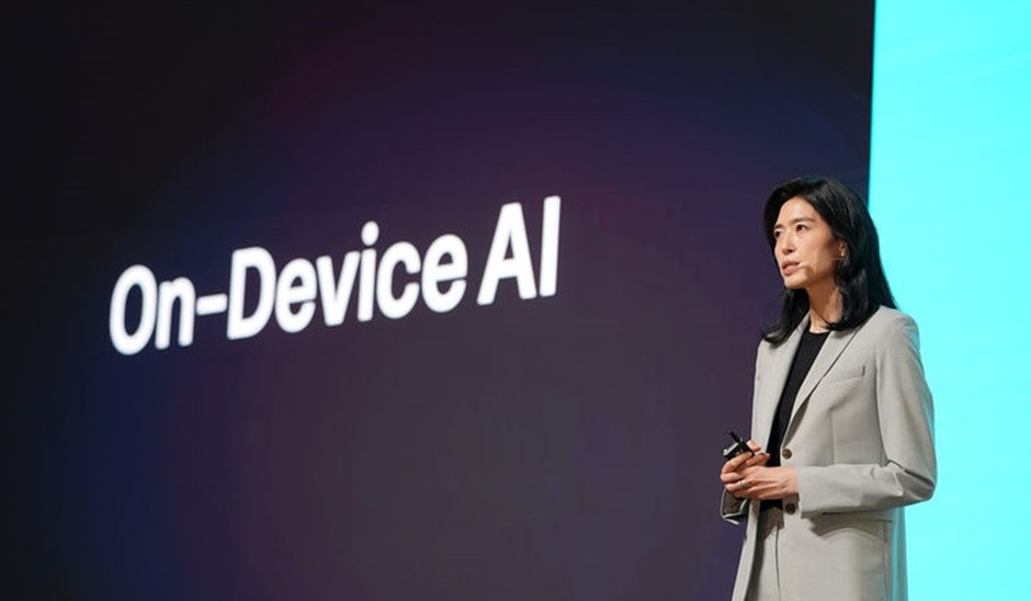 정신아 카카오 대표가 9월 23일 오전 경기 용인시 카카오AI캠퍼스에서 열린 '이프카카오 25'에서 기조연설하고 있다. [사진=카카오]