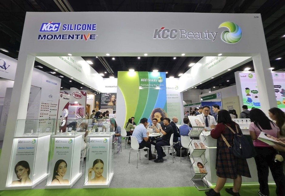 인코스메틱 아시아 2024에 참석한 KCC실리콘 부스 현장 사진. [사진=KCC]