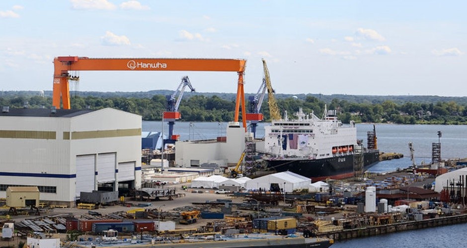 지난 달 26일(현지 시간) 미국 펜실베이니아주 필라델피아의 한화 필리조선소에 미국 해양청 발주 국가안보 다목적선 '스테이트 오브 메인'호가 정박해 있다. [사진=뉴시스]