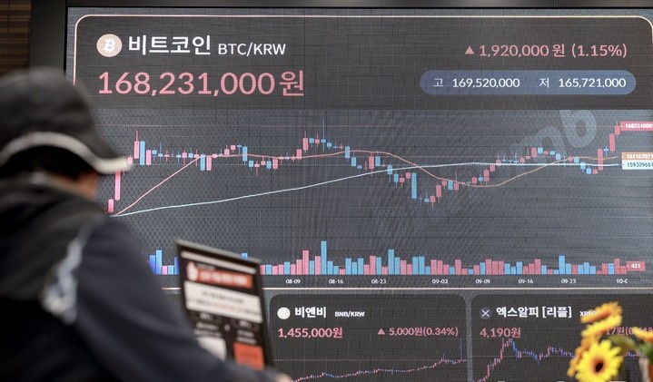  지난 2일 서울 서초구 빗썸라운지 강남점 전광판에 비트코인 시세가 표시되어 있다. [사진=뉴시스]