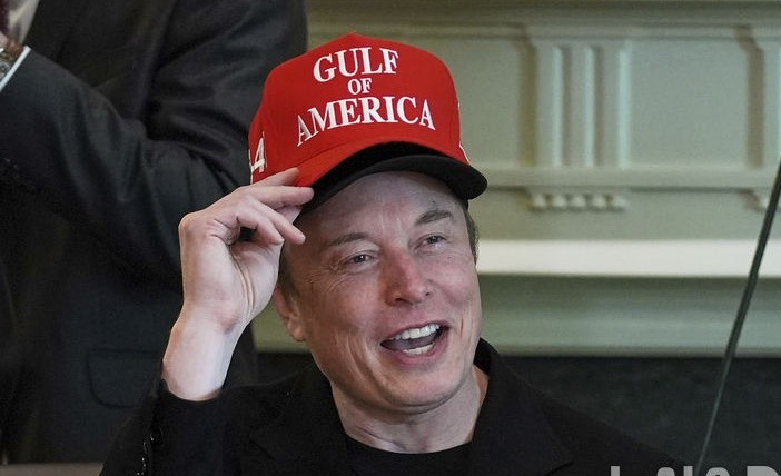 지난 4월 30일(현지 시간) 백악관 각료회의에 참석한 일론 머스크. [사진=뉴시스]