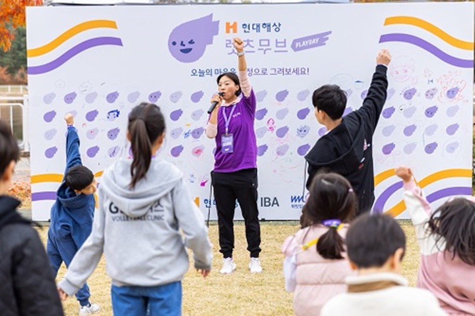 현대해상에서 주최한 ‘렛츠무브 플레이데이’ 체조 세션에 참여하고 있는 어린이들. [사진=현대해상]