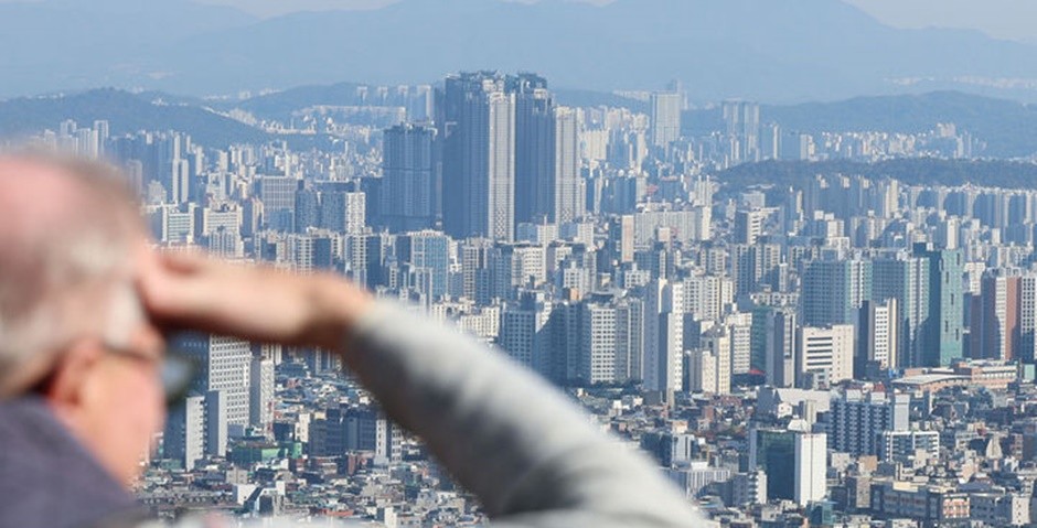 서울 남산타워에서 바라본 시내 아파트단지 모습. [사진=뉴시스]