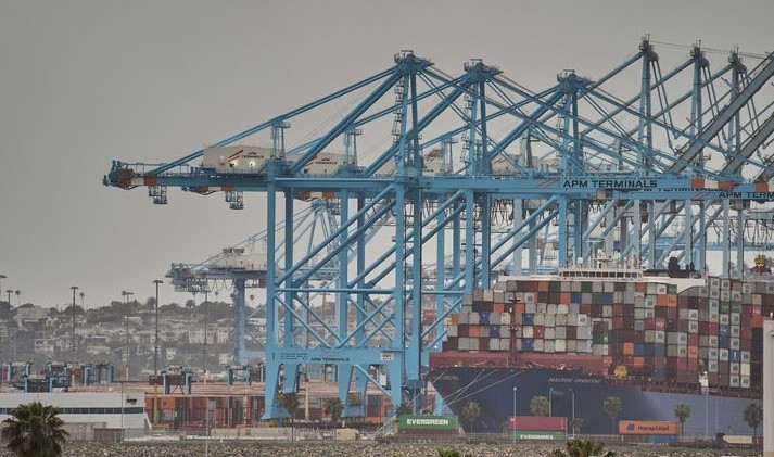 미국 로스앤젤레스(LA) 항구에 지난 15일 한 컨테이너선이 정박해 있다. [사진=뉴시스]