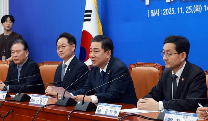 김병기 더불어민주당 원내대표가 지난 25일 서울 여의도 국회에서 열린 APEC 성과확산 및 한미관세협상 후속지원위원회 출범식에서 발언하고 있다. [사진=뉴시스]