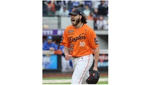 “역대급 시즌” 한화 폰세, 최동원상 품다… 외국인 첫 투수 4관왕 영예