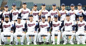 류지현호, &apos;우승 주장&apos; 박해민에게 대표팀 캡틴 맡겼다…WBC 향한 리더십 본격 가동