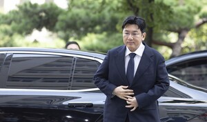 방시혁 하이브 의장, 자본시장법 위반 혐의로 2차 경찰 조사…상장 전 ‘기망 매수’ 의혹 수사 확대