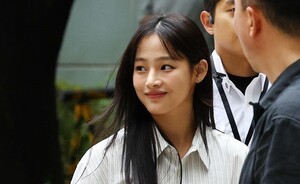 뉴진스, 결국 어도어와 동행…법원 “전속계약 유효” 판단 확정